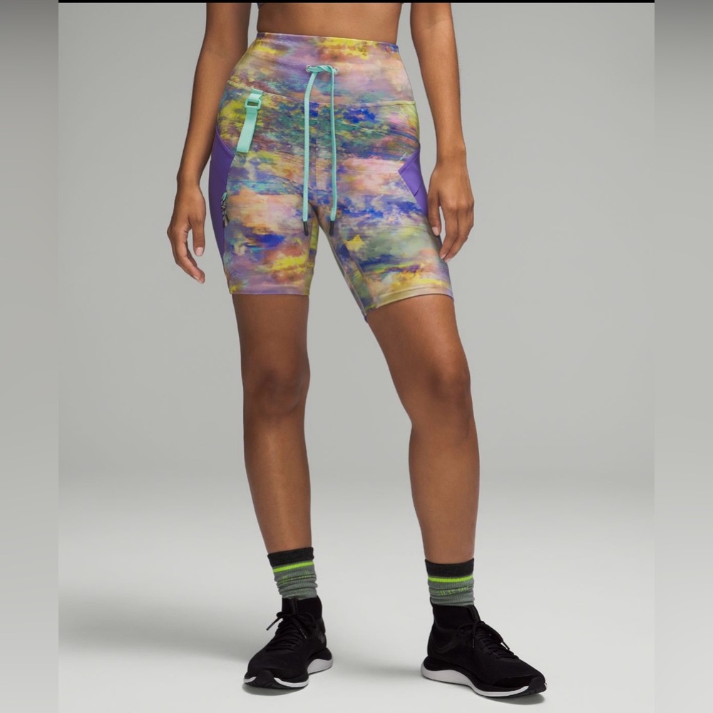 NWT Lululemon Cargo Super-High-Rise Hiking
Short 8"